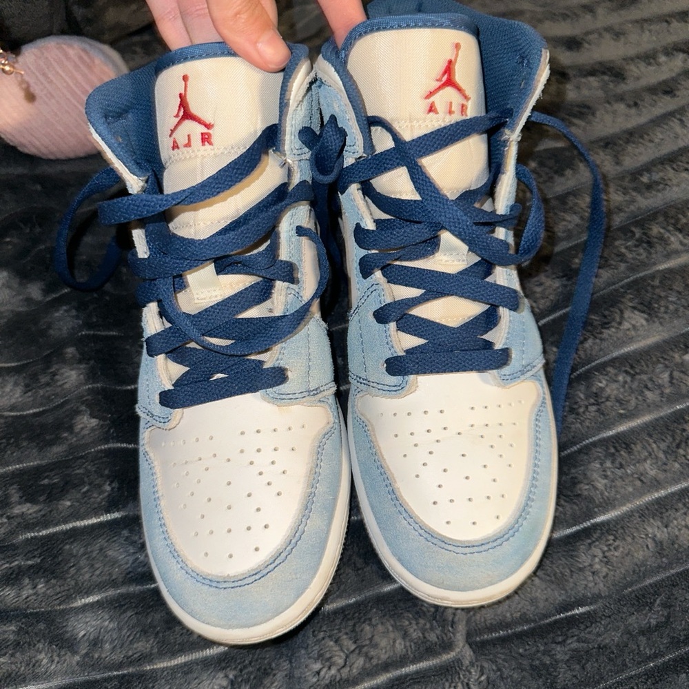 Jordan Ones Hyper Royals 
- MINT CONDITION
- NO BOX
- AUTHENTIC